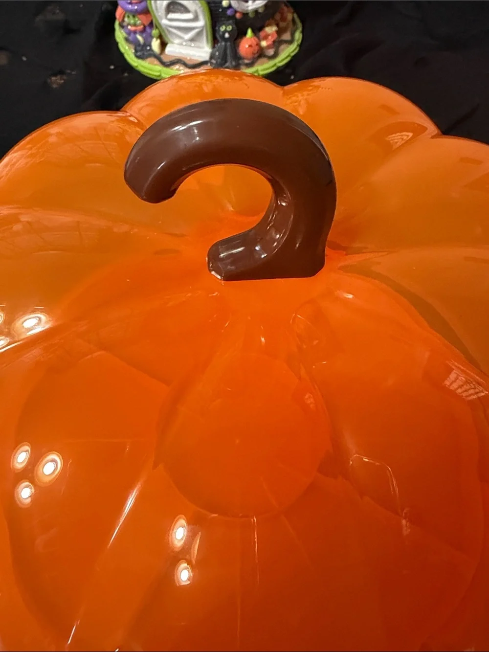 Pumpkin-Shaped Party Cake Carrier - Orange w/ Brown Stem